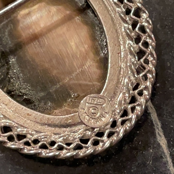 Vintage sterling silver and mother of pearl cameo brooch and pendant - Picture 5 of 6